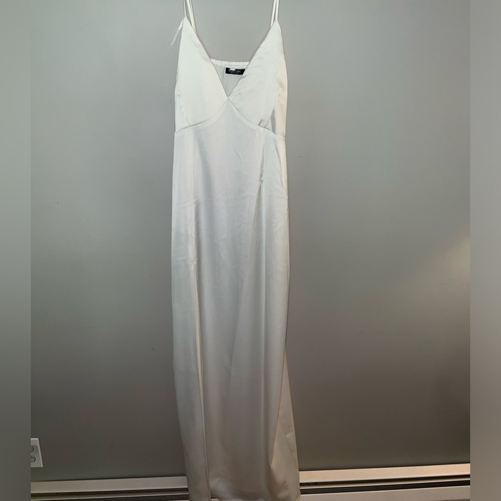 Long white silk dress. Never worn. Size M